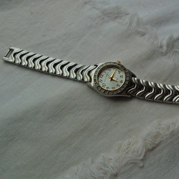 Harve Benard ladies watch - Picture 1 of 4